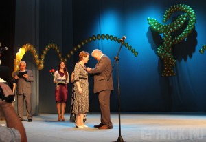 Медицинские работники получат награды в театре драмы