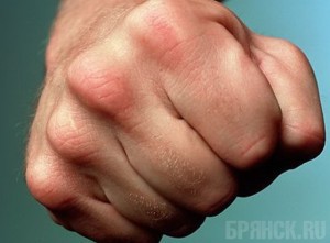 Житель Севского района сломал возлюбленной ребро