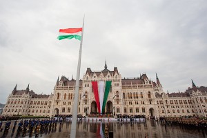 Венгрия отгородится стеной от мигрантов Венгрия отгородится стеной от мигрантов