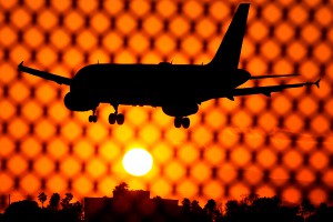 Дебоширка посадила самолет в Челябинске Дебоширка посадила самолет в Челябинске