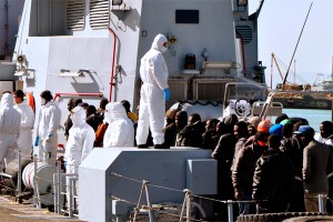 Евросоюз ударит по мигрантам с моря Евросоюз ударит по мигрантам с моря