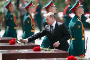 Путин напомнил о священном долге россиян Путин напомнил о священном долге россиян