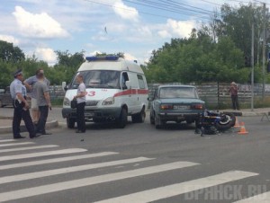 Мотоциклист попал в больницу после столкновения с машиной в Брянске Фото: vk.com
