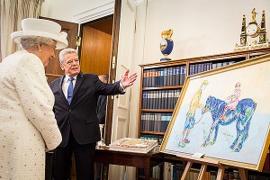 Елизавета II перестала узнавать отца Елизавета II перестала узнавать отца