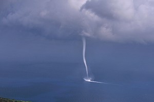 На Сочи надвигаются смерчи На Сочи надвигаются смерчи