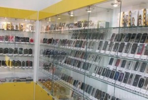 Преступники поживились в салонах сотовой связи