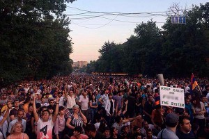 Энергомайдан раскололся на два лагеря Энергомайдан раскололся на два лагеря