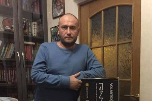 Ярош высказался о своем фото с гей-флагом Ярош высказался о своем фото с гей-флагом