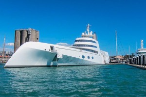 Россиянин заказал самую большую яхту в мире Россиянин заказал самую большую яхту в мире