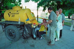 В Москве запретили квас из бочек В Москве запретили квас из бочек