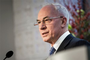 Азаров задал Яценюку неудобные вопросы Азаров задал Яценюку неудобные вопросы