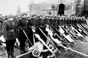 Армия СССР вошла в пятерку сильнейших в мире Армия СССР вошла в пятерку сильнейших в мире