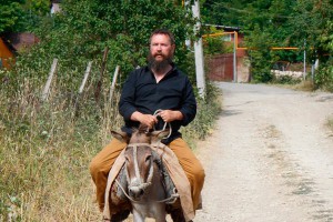 Стерлигов меняет гостиницы как перчатки Стерлигов меняет гостиницы как перчатки