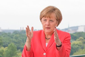 Меркель топит ЕС назло России Меркель топит ЕС назло России