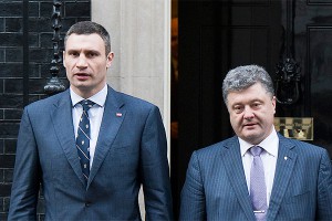 Соратник Януковича хочет засудить Порошенко Соратник Януковича хочет засудить Порошенко