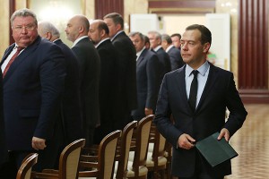 Медведев призвал регионы занимать с умом Медведев призвал регионы занимать с умом