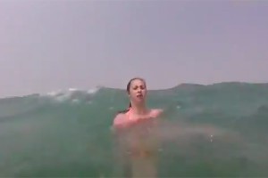 Мужчина спас дочь с помощью селфи-палки Мужчина спас дочь с помощью селфи-палки