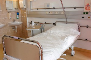 Выброшенная из окна школьница скончалась Выброшенная из окна школьница скончалась