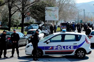 Спецназ освободил заложников под Парижем Спецназ освободил заложников под Парижем