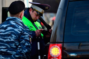 Лихач протаранил авто посольства Казахстана Лихач протаранил авто посольства Казахстана