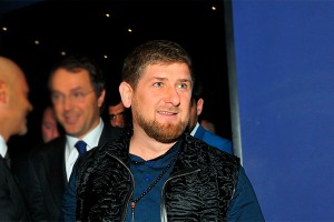 Король сделал подарок маме Кадырова Король сделал подарок маме Кадырова