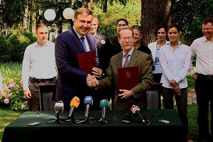 Саакашвили отдал США государственные функции Саакашвили отдал США государственные функции