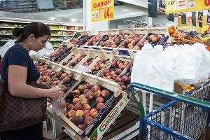 Для бедных введут продуктовые карточки Для бедных введут продуктовые карточки