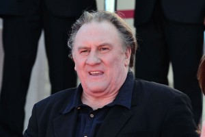 Лукашенко научил Депардье косить траву Лукашенко научил Депардье косить траву