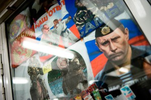 Путин подарил школьнице футболку с собой Путин подарил школьнице футболку с собой