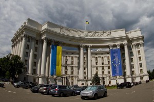 Украина мстит французской делегации Украина мстит французской делегации