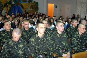 Украинцам вручают повестки прямо в поездах Украинцам вручают повестки прямо в поездах