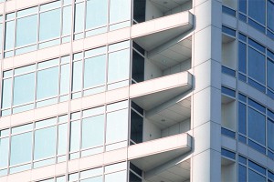 Студент выжил после падения с 17-го этажа Студент выжил после падения с 17-го этажа