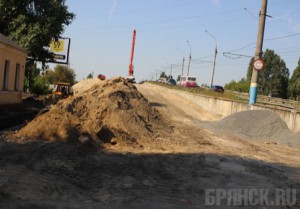 В Брянске продолжается строительство путепровода
