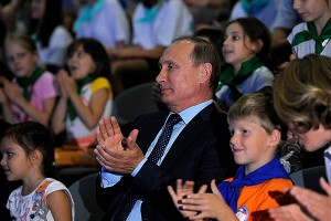 Касатки и нерпы станцевали для Путина Касатки и нерпы станцевали для Путина