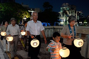 Япония вспоминает ядерный удар по Хиросиме Япония вспоминает ядерный удар по Хиросиме