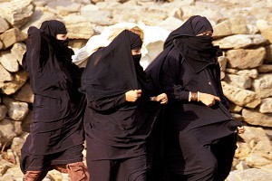 Боевики "ИГ" казнили 19 женщин за отказ от секса Боевики "ИГ" казнили 19 женщин за отказ от секса