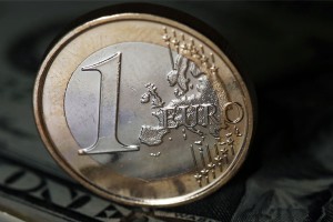 Курс евро пробил отметку 70 рублей Курс евро пробил отметку 70 рублей