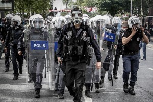 На консульство США в Стамбуле напали боевики На консульство США в Стамбуле напали боевики