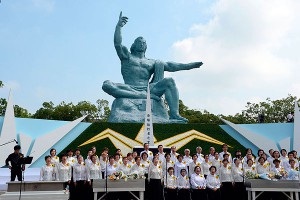 В Нагасаки вспомнили жертв атомного удара В Нагасаки вспомнили жертв атомного удара
