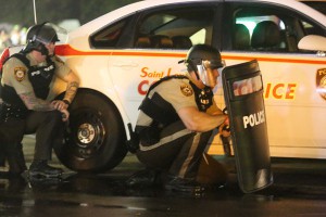 В день памяти Фергюсон охватил хаос В день памяти Фергюсон охватил хаос