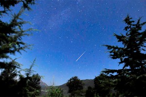 Россиян ждет пик метеорного потока Персеиды Россиян ждет пик метеорного потока Персеиды