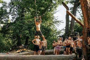 На Украине готовят к войне шестилетних детей На Украине готовят к войне шестилетних детей