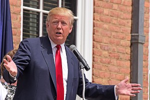 Трамп хочет выгнать из страны всех нелегалов Трамп хочет выгнать из страны всех нелегалов