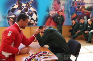 Артем Осипенко встретился с юными заключенными Артем Осипенко (на фото слева)