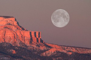 На Луне случайно найден газ На Луне случайно найден газ