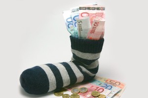 Россиянин спрятал на таможне 3 млн в носках Россиянин спрятал на таможне 3 млн в носках