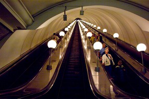 Двухлетнего ребенка "зажевал" эскалатор Двухлетнего ребенка "зажевал" эскалатор