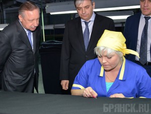 Беглов обсудил в Брянске вопросы введения школьной формы Александр Беглов (на фото слева)