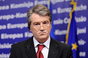 Ющенко полетел на польский праздник пчел Ющенко полетел на польский праздник пчел