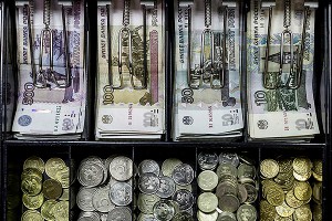 Рубль стал лидером валютного краха Рубль стал лидером валютного краха